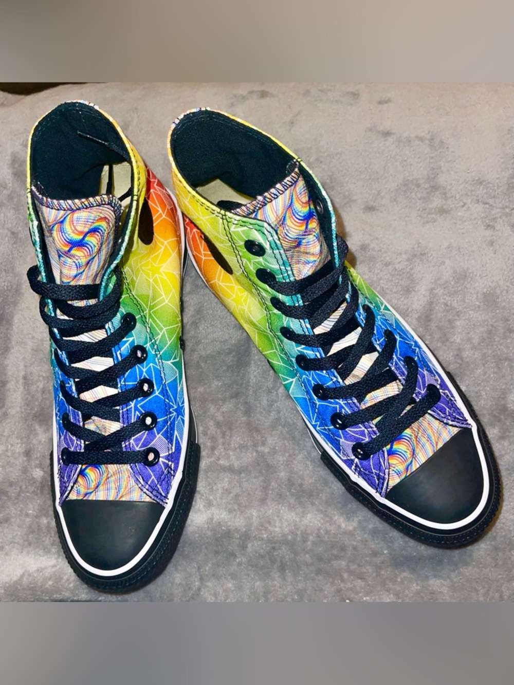 BNWT- Converse Rainbow Pride High-Top Sneakers, W 8.5/M 6.5. Rainbow Bottoms 🌈❤️